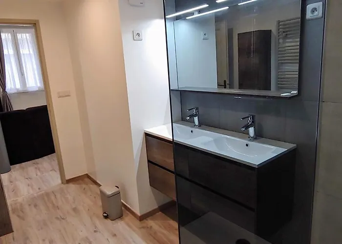 T5 Meuble 110 M2 Neuf Proche Centre Apartamento Nîmes